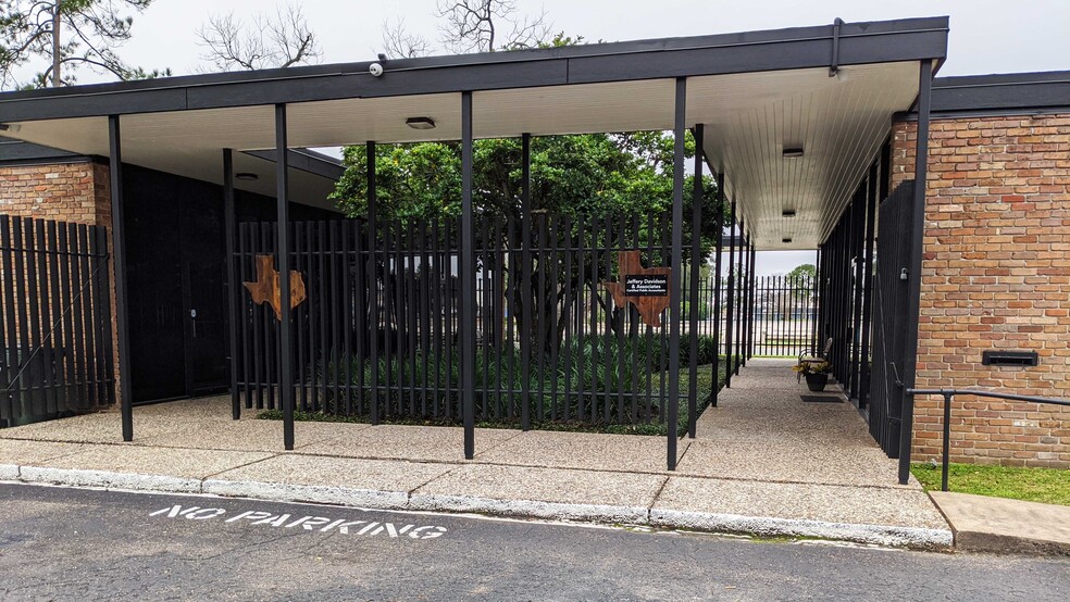 131 Brooks St, Sugar Land, TX à louer - Photo de l’immeuble – Image 3 sur 9