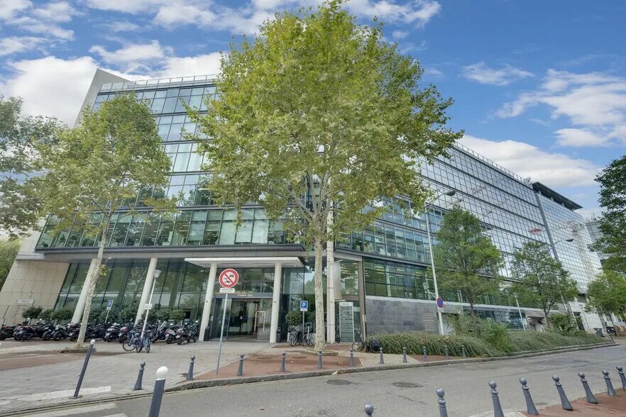 9-15 Rue Maurice Mallet, Issy-les-Moulineaux à louer - Photo de l’immeuble – Image 1 sur 4