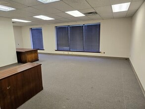 4015 Belt Line Rd, Addison, TX à louer Photo de l’immeuble– Image 2 sur 3