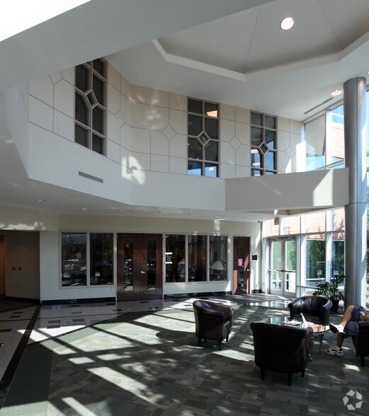 2709 Blue Ridge Rd, Raleigh, NC à louer - Hall d’entrée – Image 2 sur 12