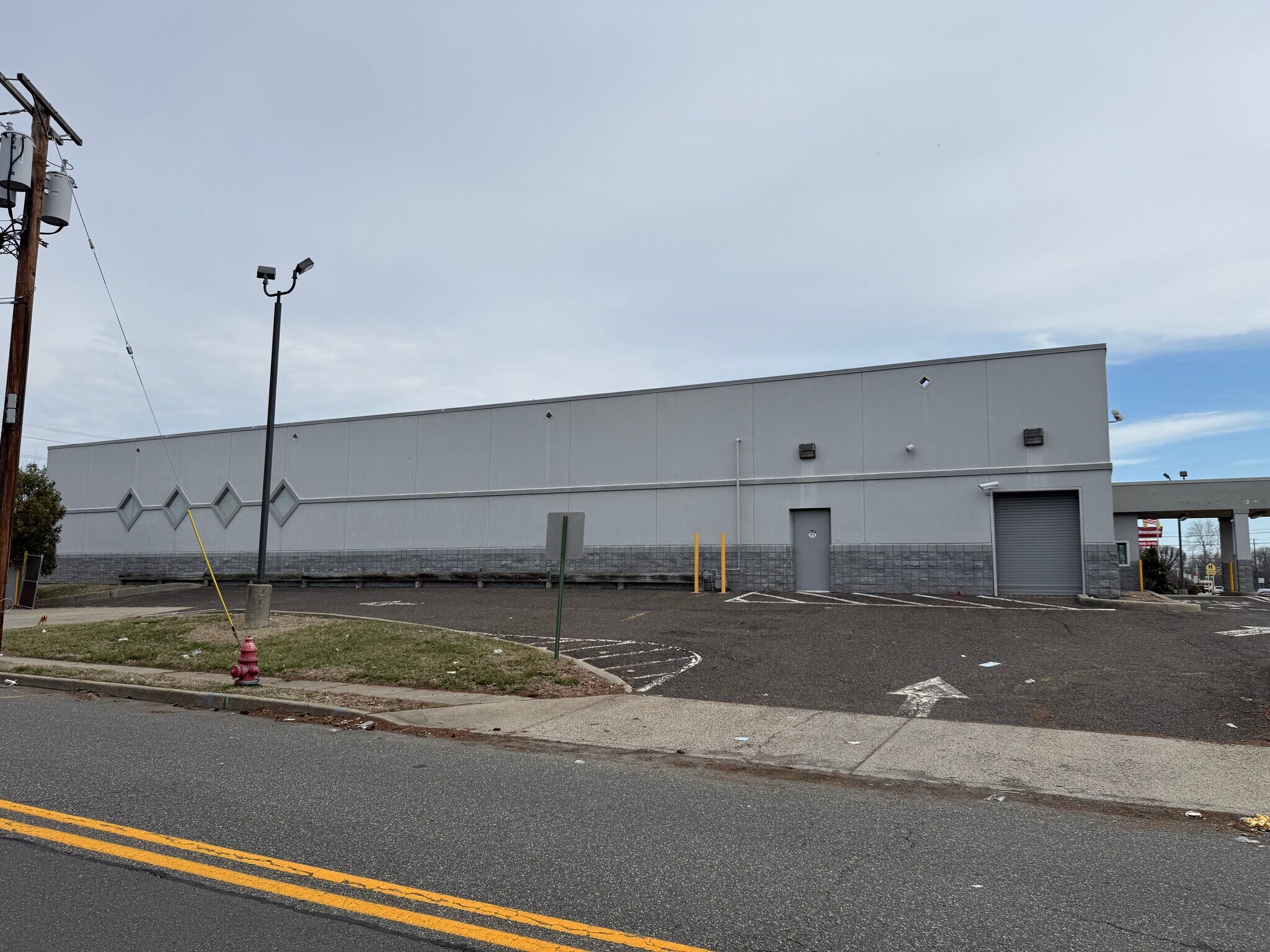 108 E Route 130 S, Burlington, NJ à louer Photo de l’immeuble– Image 1 sur 4