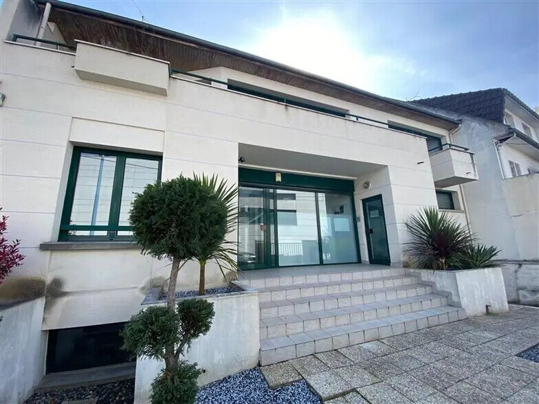 Bureau dans Bobigny à louer - Photo de l’immeuble – Image 1 sur 12