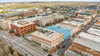100 E Main St, Spartanburg, SC à louer Photo de l’immeuble– Image 1 sur 12