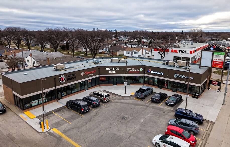 1353 Mcphillips St, Winnipeg, MB à louer - Photo de l’immeuble – Image 2 sur 3