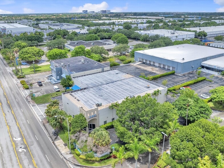 1890 NW 97th Ave, Miami, FL à vendre - Photo de l’immeuble – Image 3 sur 38
