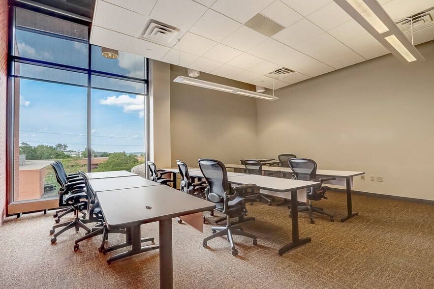 450 Coyier Ln, Madison, WI à louer - Photo intérieure – Image 2 sur 9
