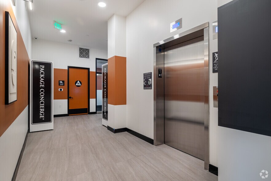 988 S Manhattan Pl, Los Angeles, CA à louer - Photo de l’immeuble – Image 3 sur 57