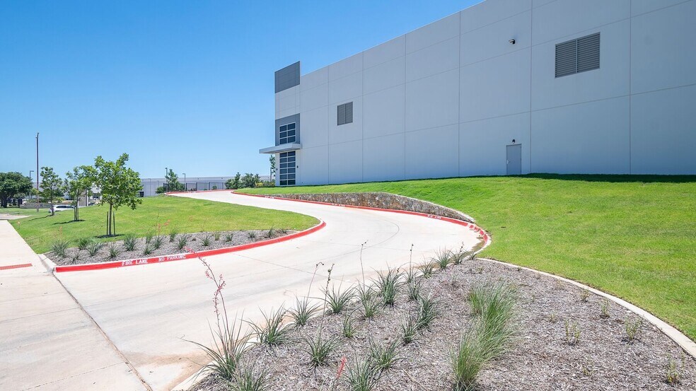 3901 N Sylvania Ave, Fort Worth, TX à louer - Photo de l’immeuble – Image 2 sur 9