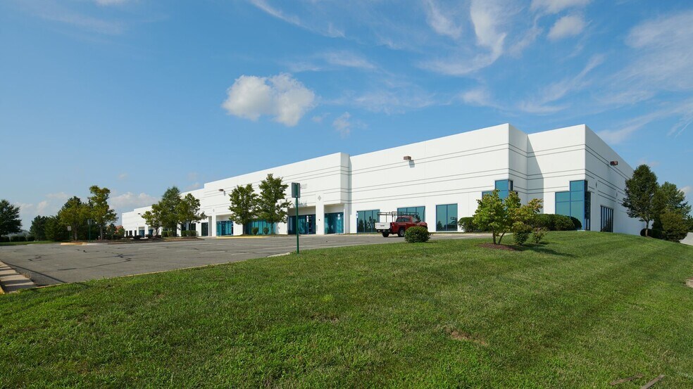 23700 Pebble Run Pl, Sterling, VA à louer - Photo principale – Image 1 sur 9