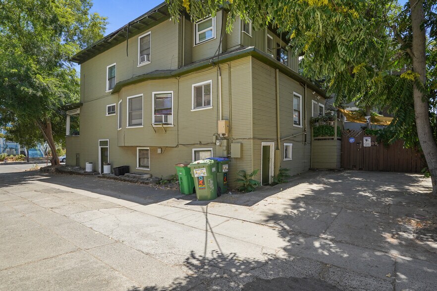 1416 22nd St, Sacramento, CA à vendre - Photo de l’immeuble – Image 2 sur 7