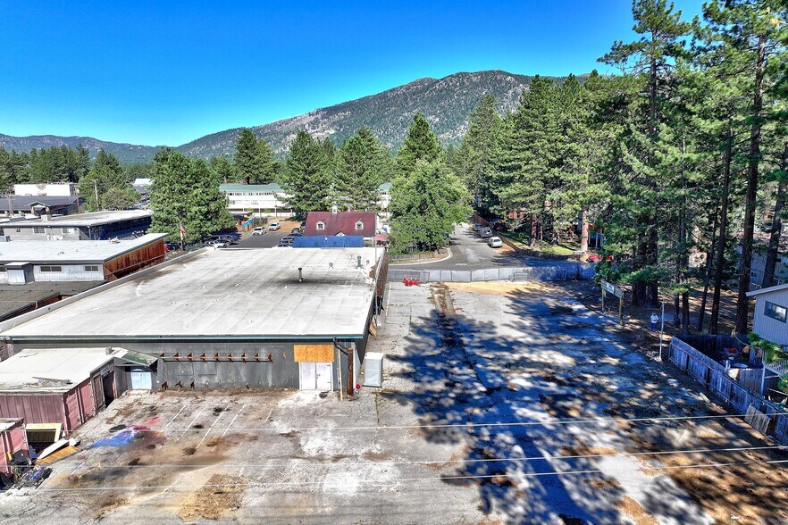 1050 Fremont Ave, South Lake Tahoe, CA à vendre - Photo de l’immeuble – Image 2 sur 36