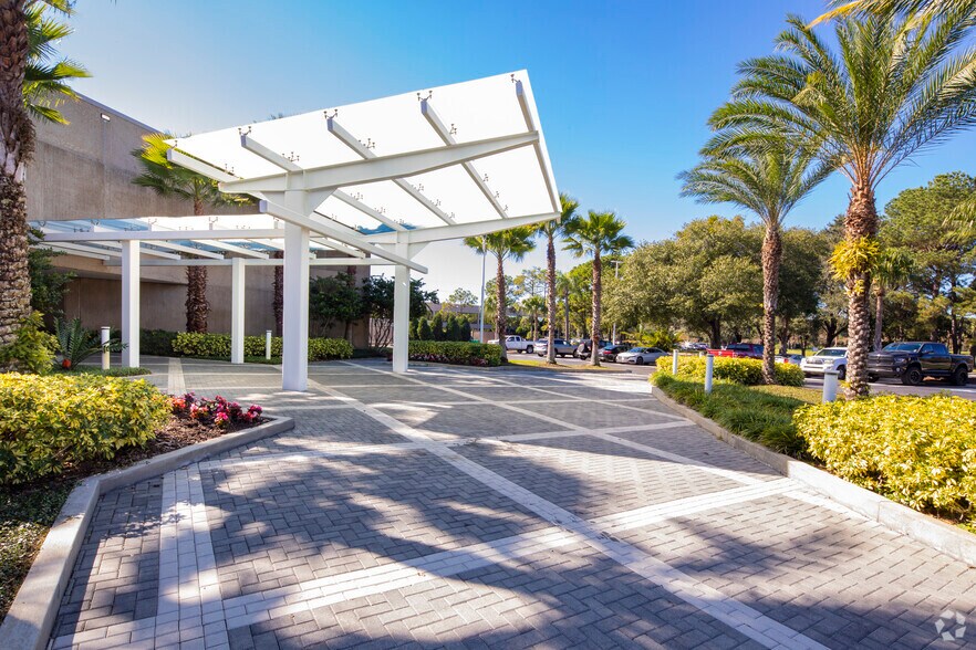3407 W Dr Martin Luther King Jr Blvd, Tampa, FL à louer - Photo de l’immeuble – Image 2 sur 5