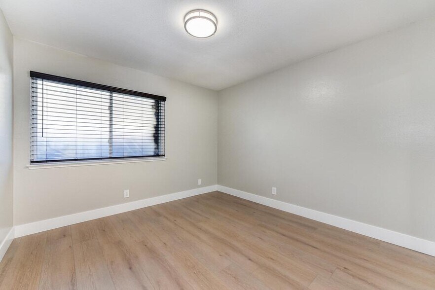 5364 Garfield Ave, Sacramento, CA à vendre - Photo intérieure – Image 2 sur 47