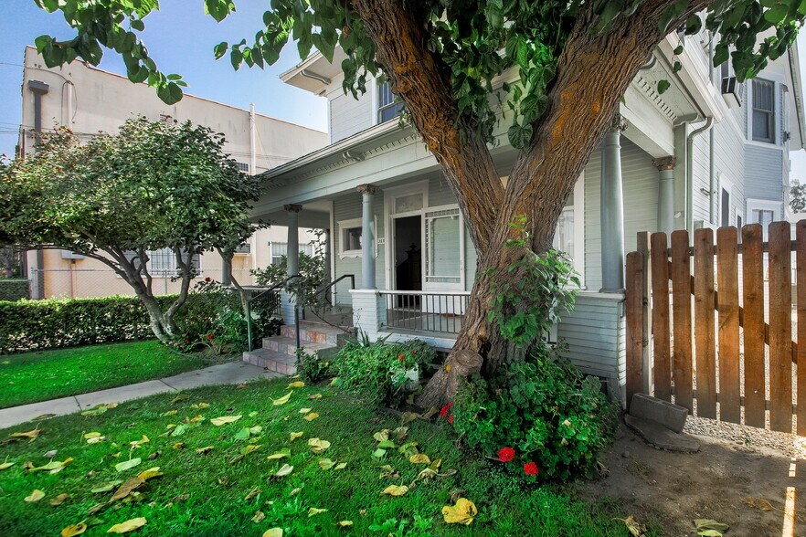 366 W Palmer Ave, Glendale, CA à vendre - Photo de l’immeuble – Image 2 sur 13