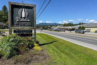 1031 Mountain Rd, Stowe, VT à louer Photo de l’immeuble– Image 2 sur 7