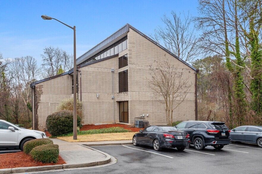 3066 Mercer University Dr, Chamblee, GA à vendre - Photo de l’immeuble – Image 3 sur 30