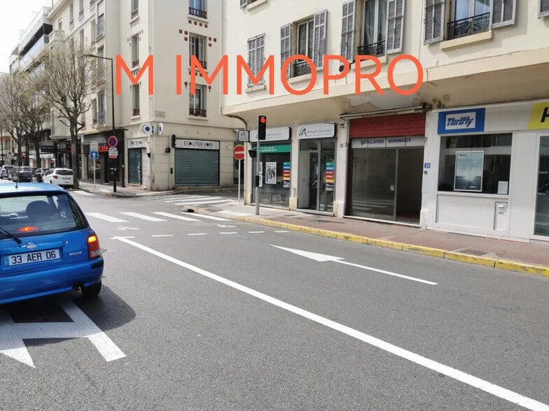 Local commercial dans Antibes à louer - Photo de l’immeuble – Image 1 sur 6