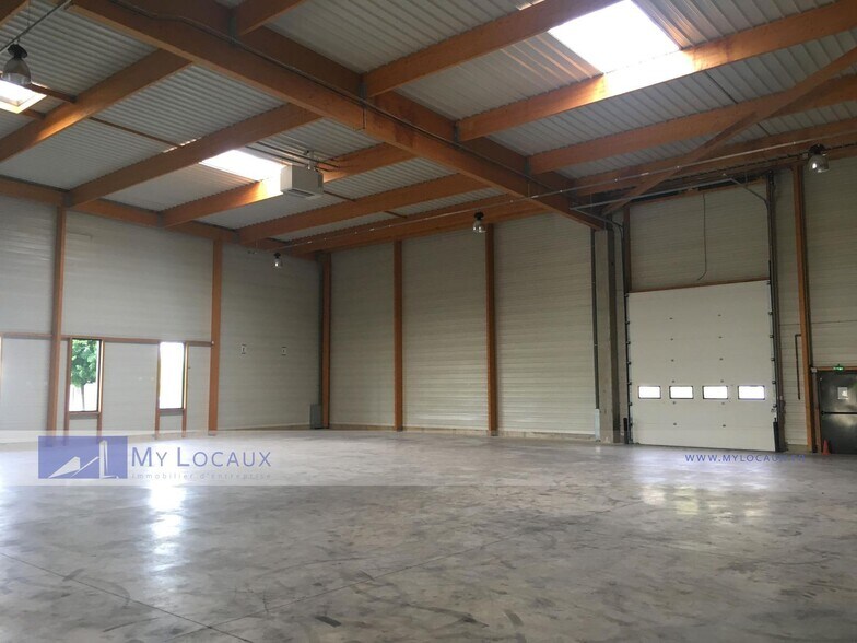 Industriel/Logistique dans Gonesse à louer - Photo de l’immeuble – Image 3 sur 4