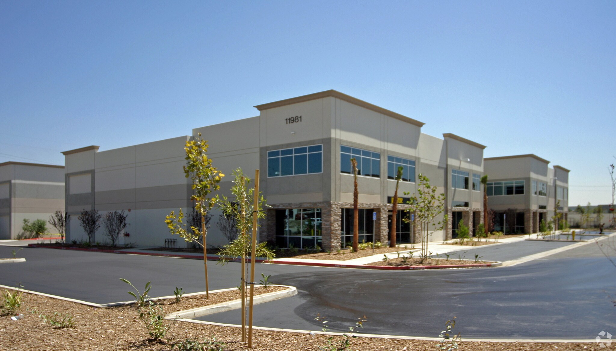 11981 Jack Benny Dr, Rancho Cucamonga, CA à louer Photo principale– Image 1 sur 13