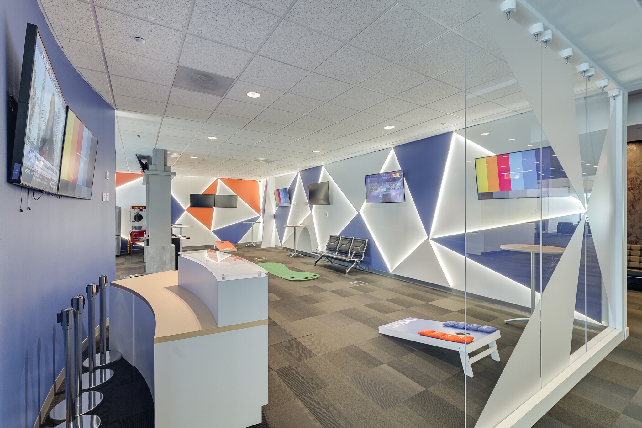 3929 W John Carpenter Fwy, Irving, TX à louer Photo de l’immeuble– Image 1 sur 13