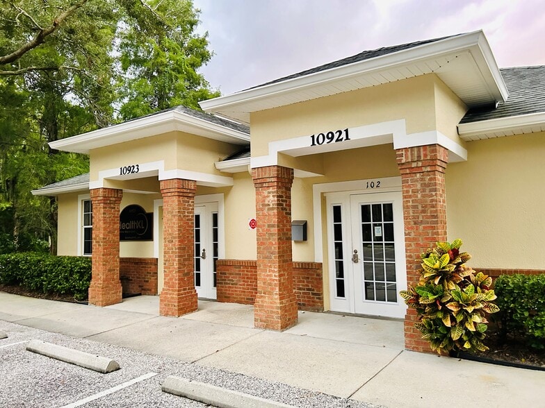 10921 Countryway Blvd, Tampa, FL à louer - Photo de l’immeuble – Image 1 sur 3