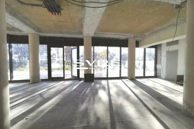 Plus de détails pour Bureau, Local commercial à louer