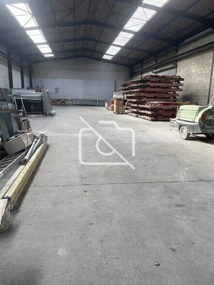 Industriel/Logistique dans Ozoir-la-Ferrière à louer - Photo de l’immeuble – Image 2 sur 2