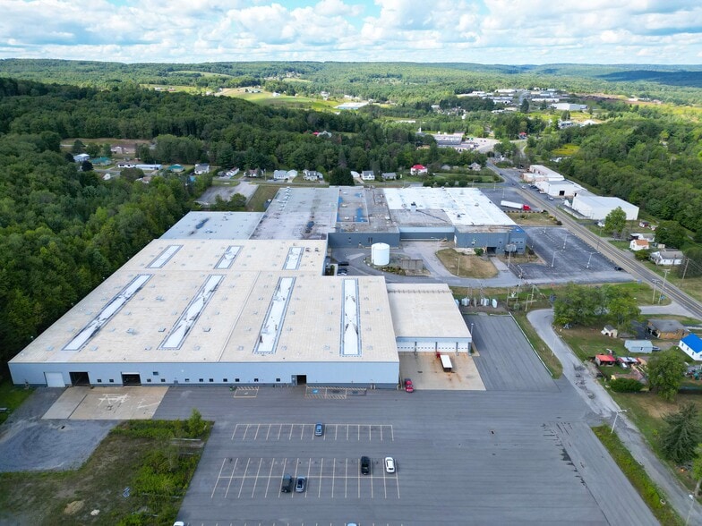 835 Washington St, Saint Marys, PA à louer - Photo de l’immeuble – Image 2 sur 20