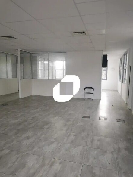 Bureau dans Joinville-le-Pont à louer - Photo de l’immeuble – Image 1 sur 12