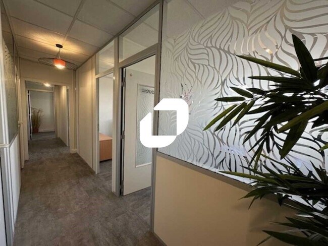 Plus de détails pour Bureau à vendre