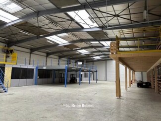 Plus de détails pour 2 Rue Du Broteau, Irigny - Local d'activités à louer