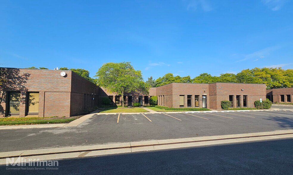 825 N Cass Ave, Westmont, IL à louer - Photo de l’immeuble – Image 3 sur 9