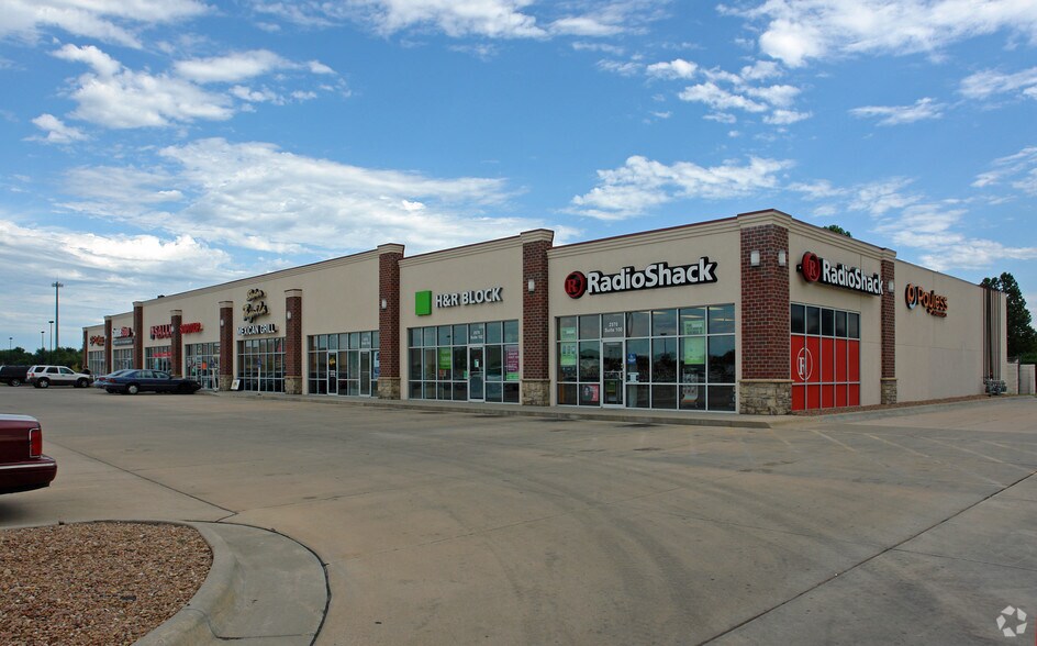 2570 S Broadway, Wichita, KS à louer - Photo principale – Image 1 sur 23