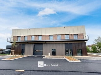Plus de détails pour Local d’activités à vendre