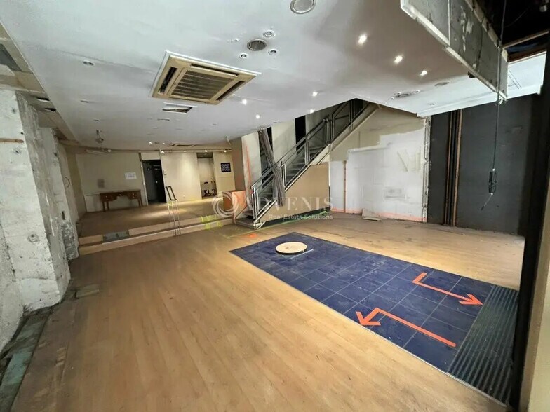 Local commercial dans Orléans à vendre - Photo de l’immeuble – Image 2 sur 5