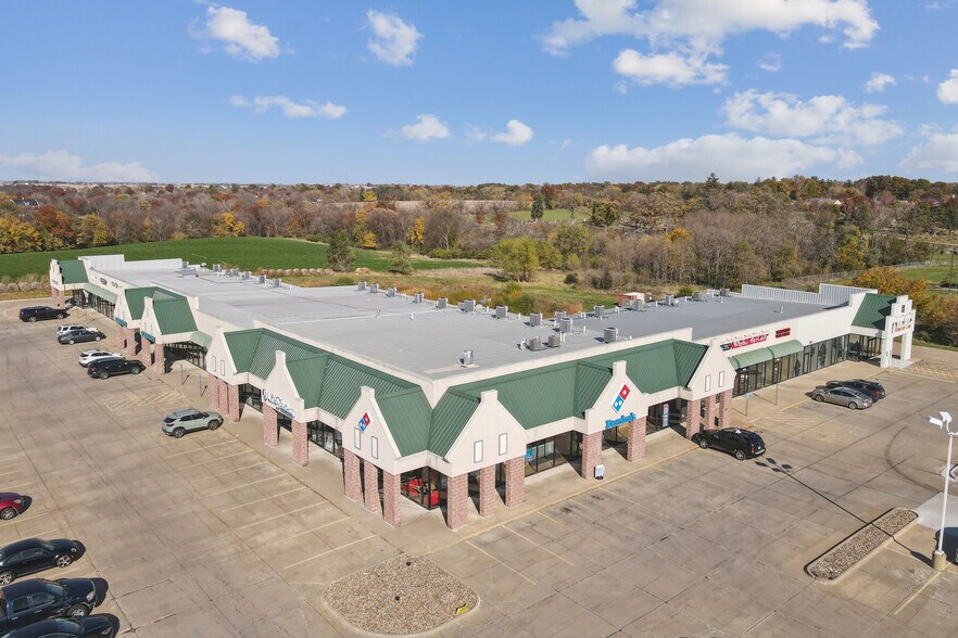 1514-1598 Washington St, Pella, IA à vendre - Photo de l’immeuble – Image 1 sur 4