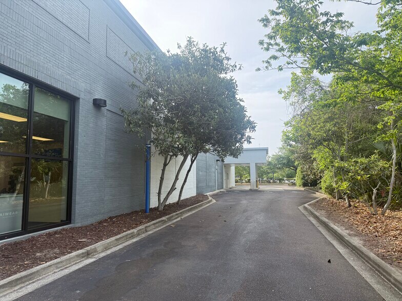 1799 N Highway 17, Mount Pleasant, SC à louer - Photo de l’immeuble – Image 3 sur 9