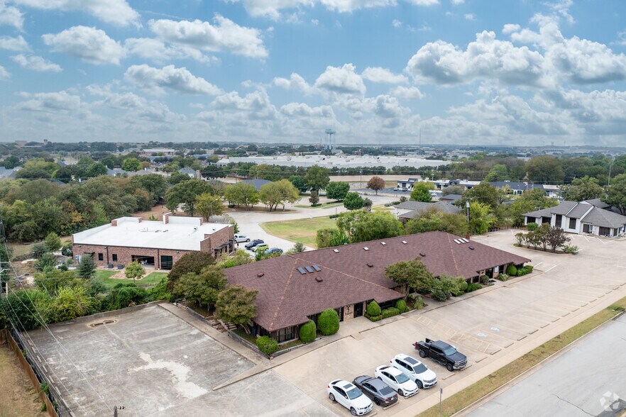 1721 Cimarron Trl, Hurst, TX à vendre - Aérien – Image 3 sur 7