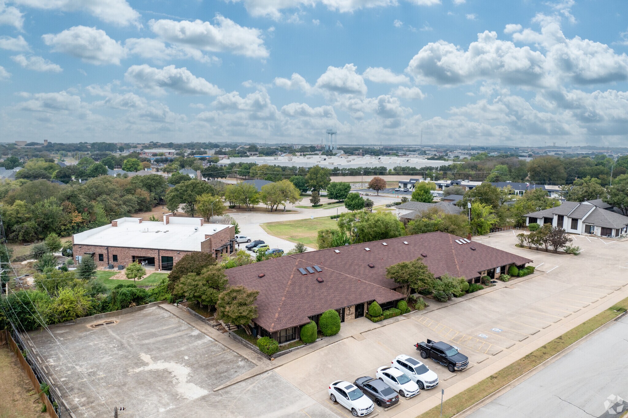 1721 Cimarron Trl, Hurst, TX à louer Photo de l’immeuble– Image 1 sur 10