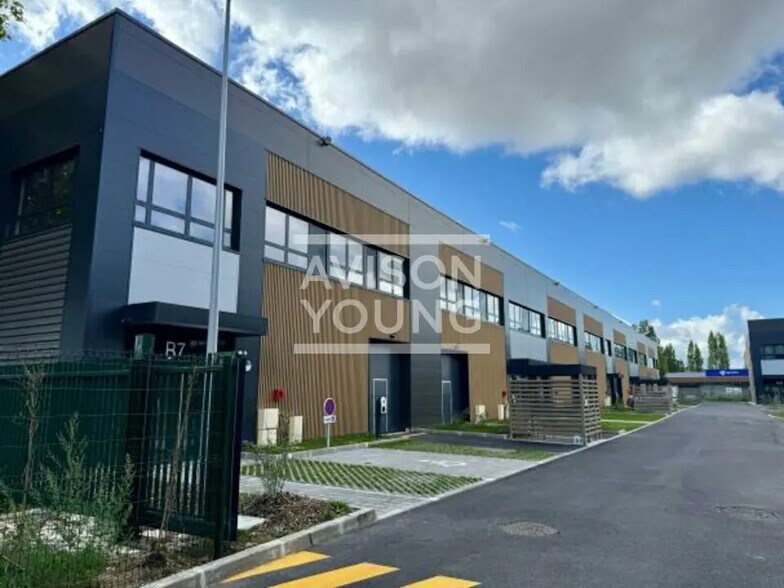 Local d’activités dans Trappes à louer - Photo de l’immeuble – Image 3 sur 7
