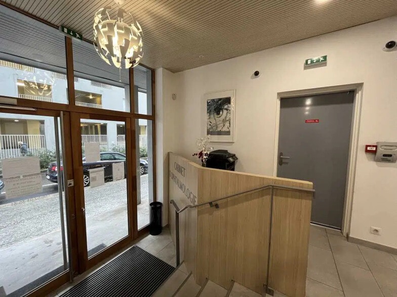 Bureau dans Bordeaux à vendre - Photo de l’immeuble – Image 2 sur 8