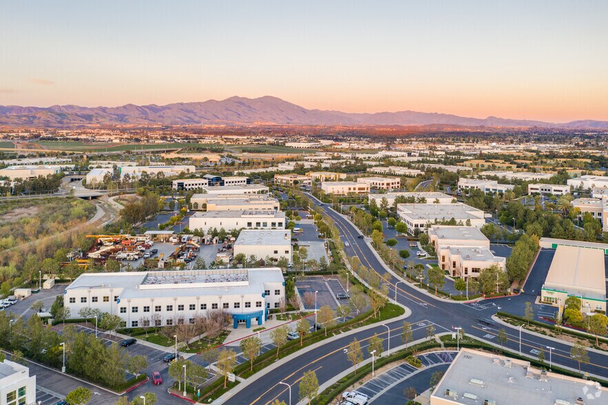 50 Tesla, Irvine, CA à louer - Aérien – Image 2 sur 6