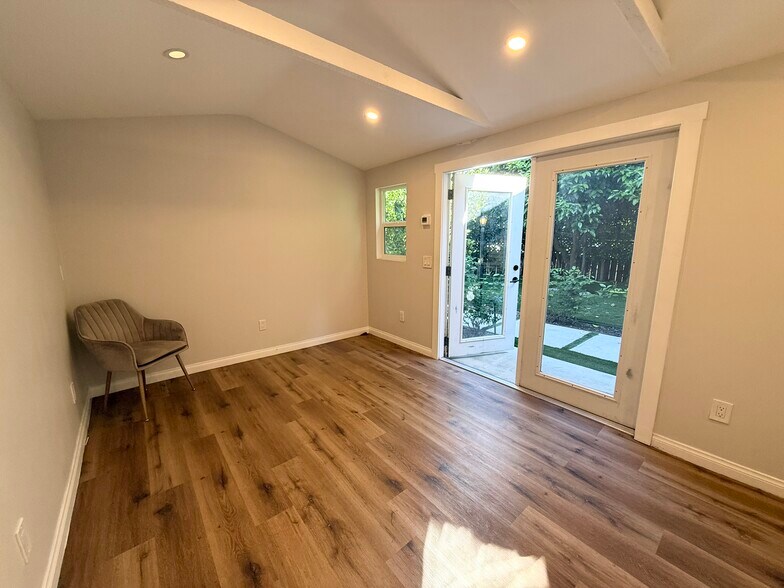 901 N Orange Grove Ave, West Hollywood, CA à vendre - Photo principale – Image 1 sur 20