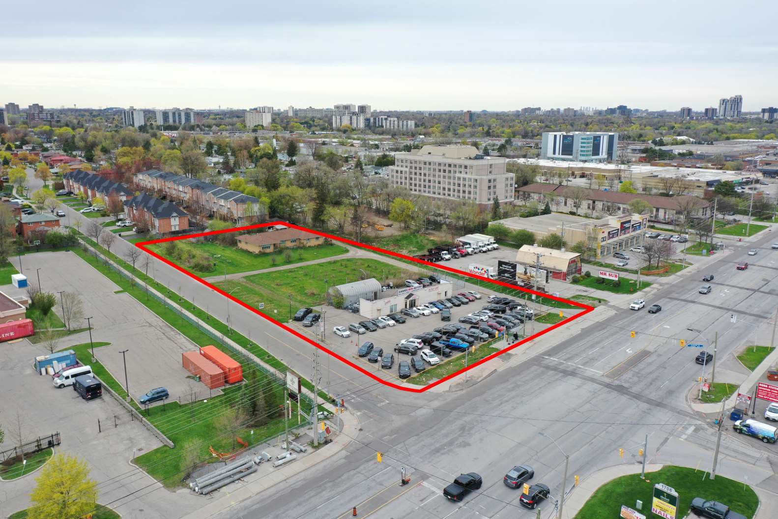 1721 Dundas St E, Mississauga, ON à vendre Photo principale– Image 1 sur 4