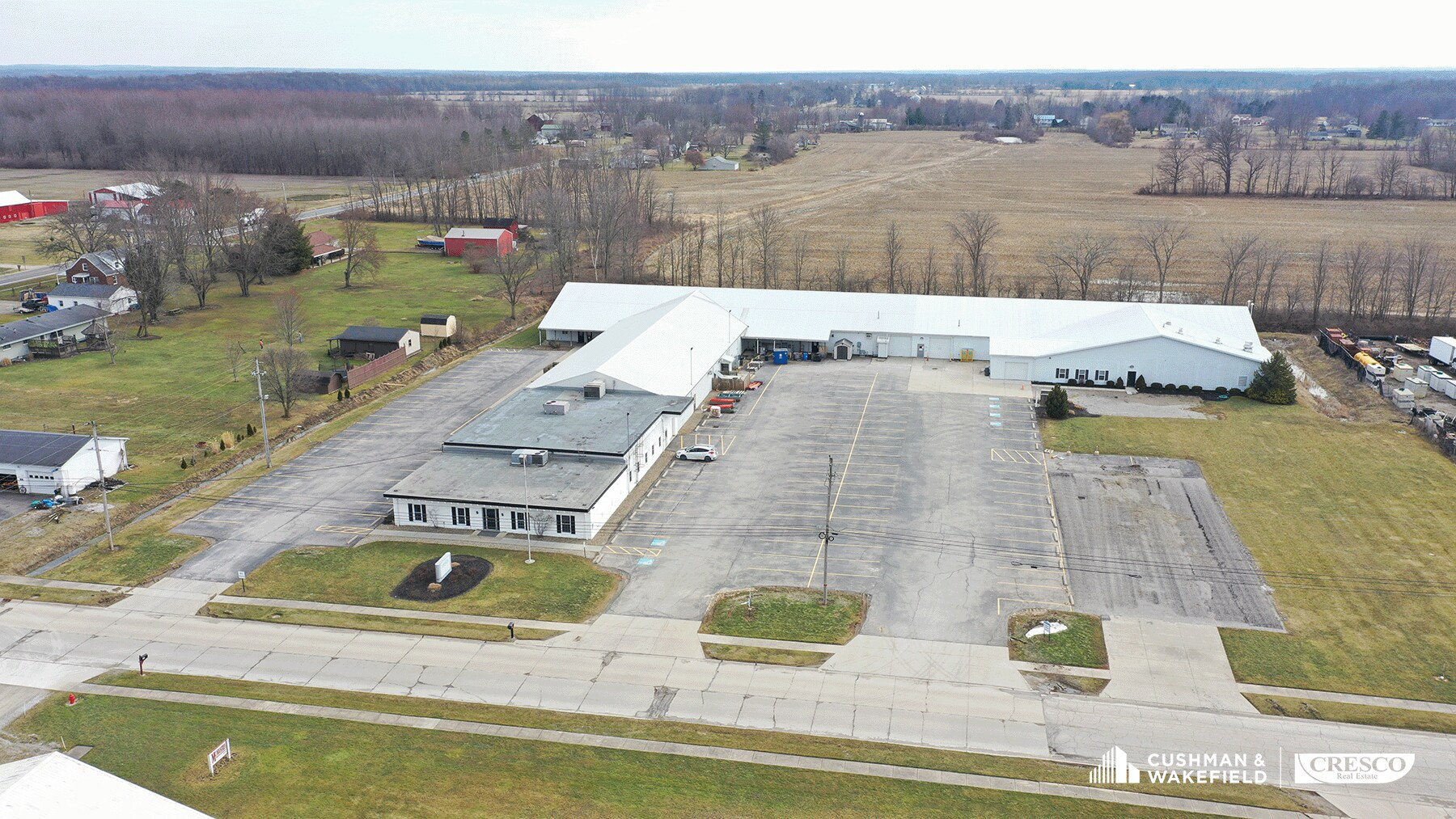 110 Commerce Dr, LaGrange, OH à vendre Photo de l’immeuble– Image 1 sur 9