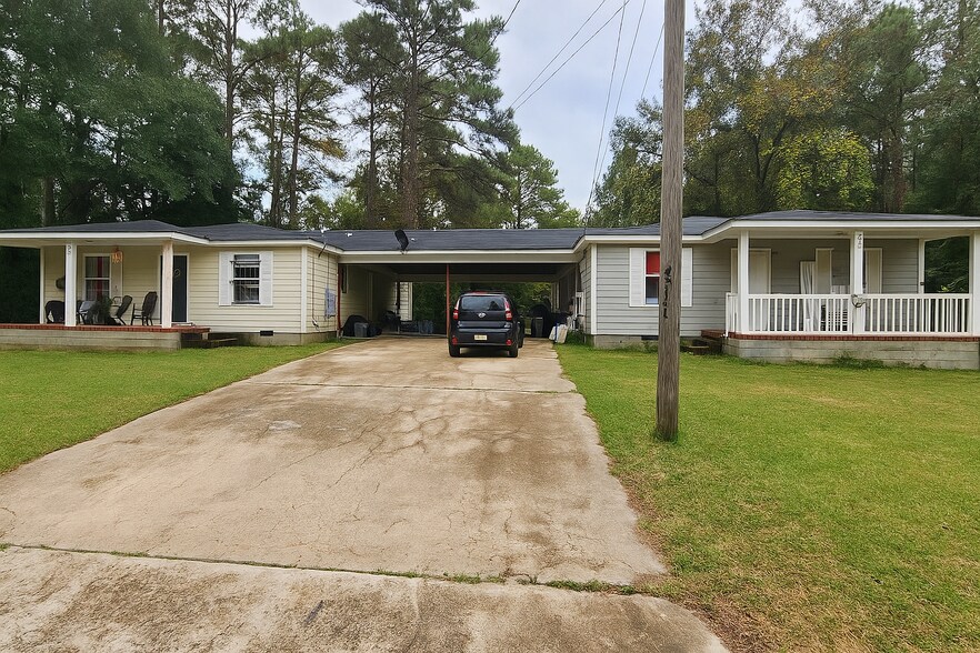 Six Apartments in Albany GA portefeuille de 3 biens à vendre sur LoopNet.fr - Photo de l’immeuble – Image 2 sur 8