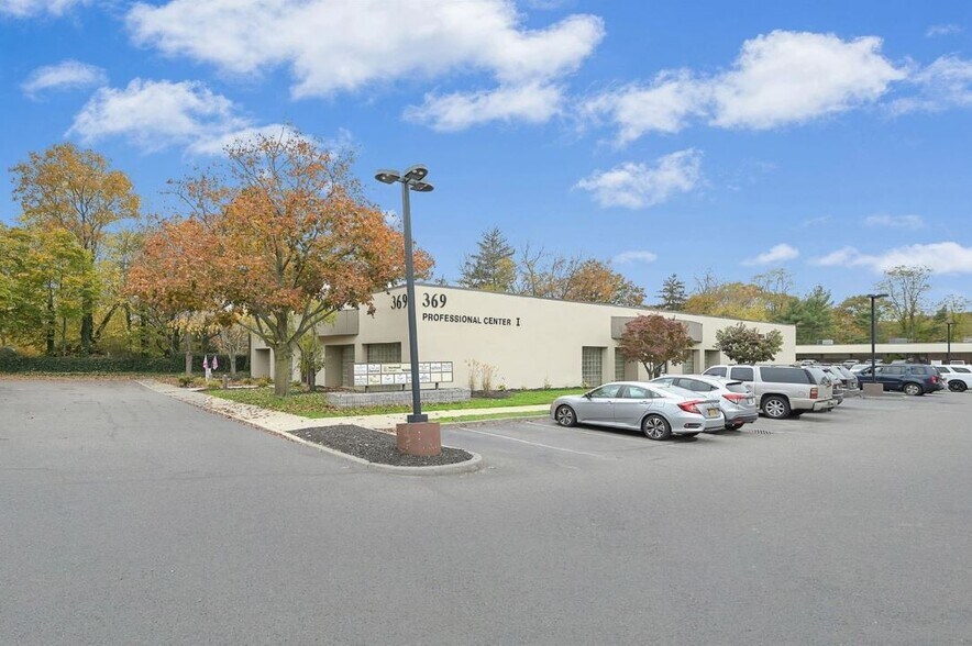 369 E Main St, East Islip, NY à vendre - Photo de l’immeuble – Image 2 sur 21