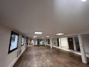 Local d’activités dans Neuilly-sur-Marne à louer Photo de l’immeuble– Image 2 sur 19