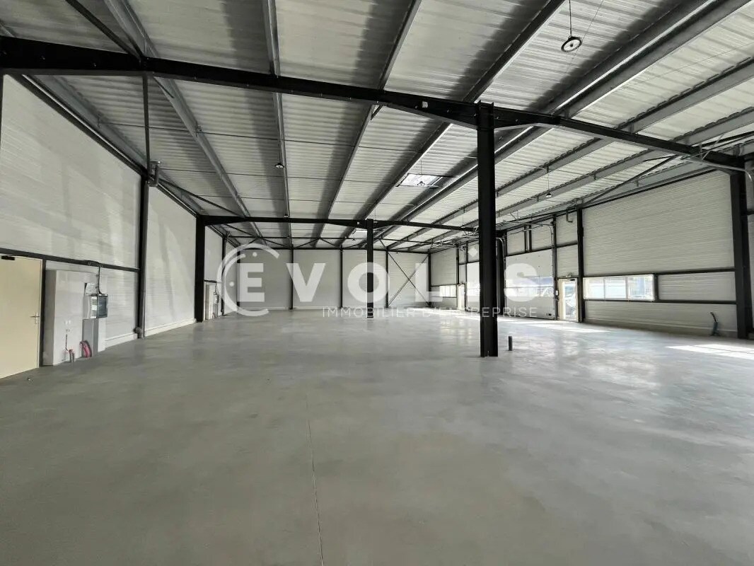 Local d’activités dans Blanquefort à louer Photo de l’immeuble– Image 1 sur 12