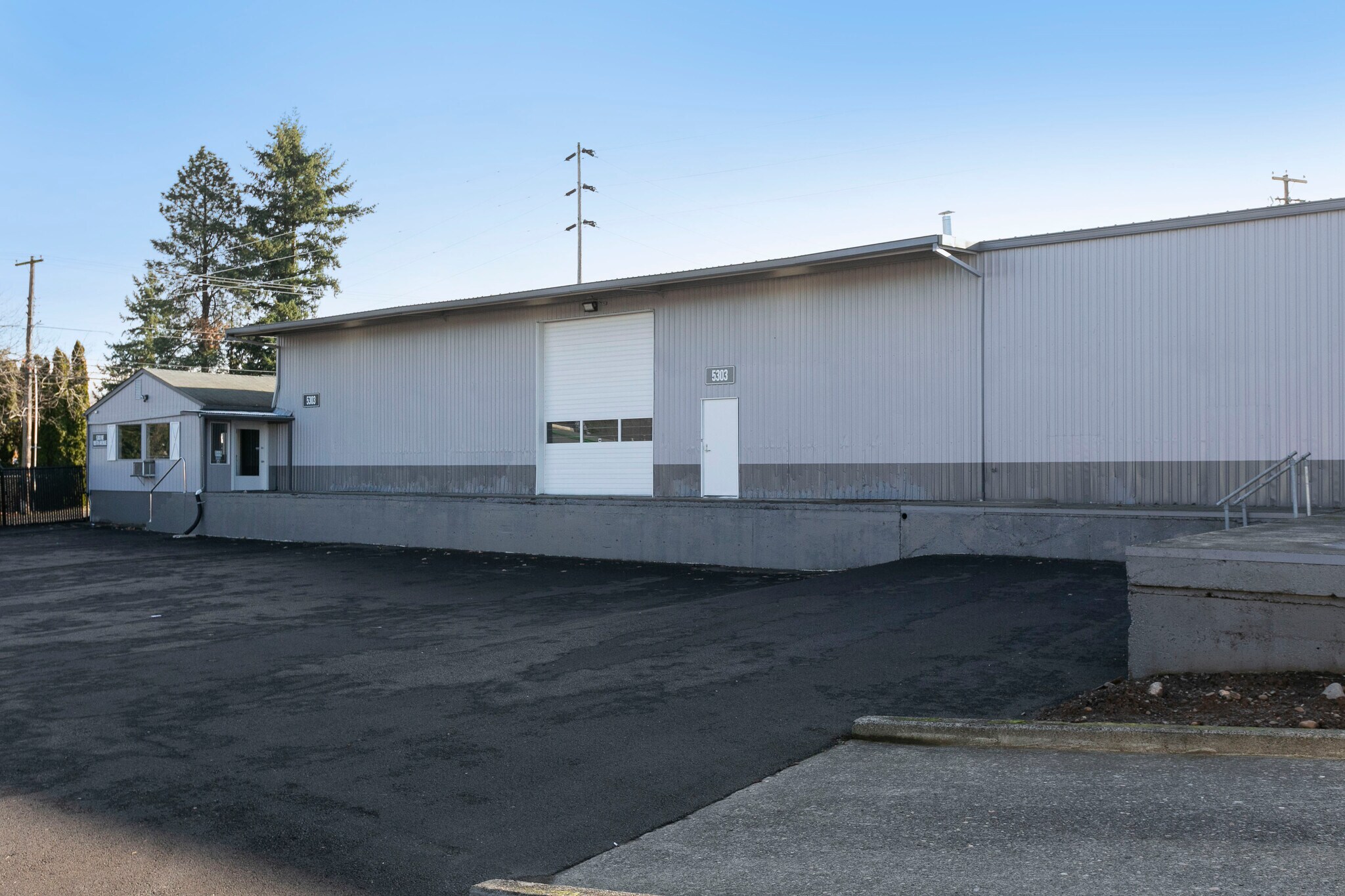 5301-5303 NE 105th Ave, Portland, OR à louer Photo principale– Image 1 sur 12